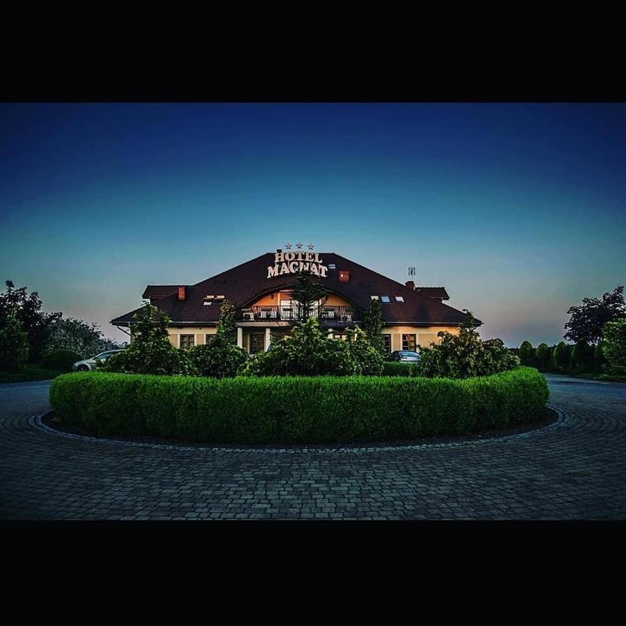 Hotel Magnat Slupca Exterior photo